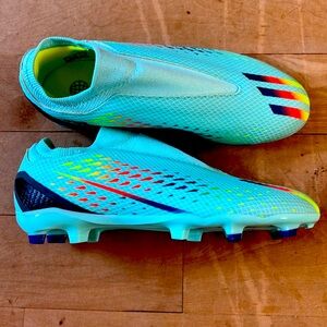 New with out tags adidas cleats, slip on awesome color teal with rainbow accents
